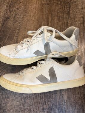 Veja White and Gray Campo T2 Leather Sneakers Gorgeous